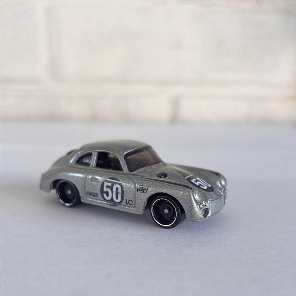 Hot Wheels 2015 Porsche 356A Outlaw